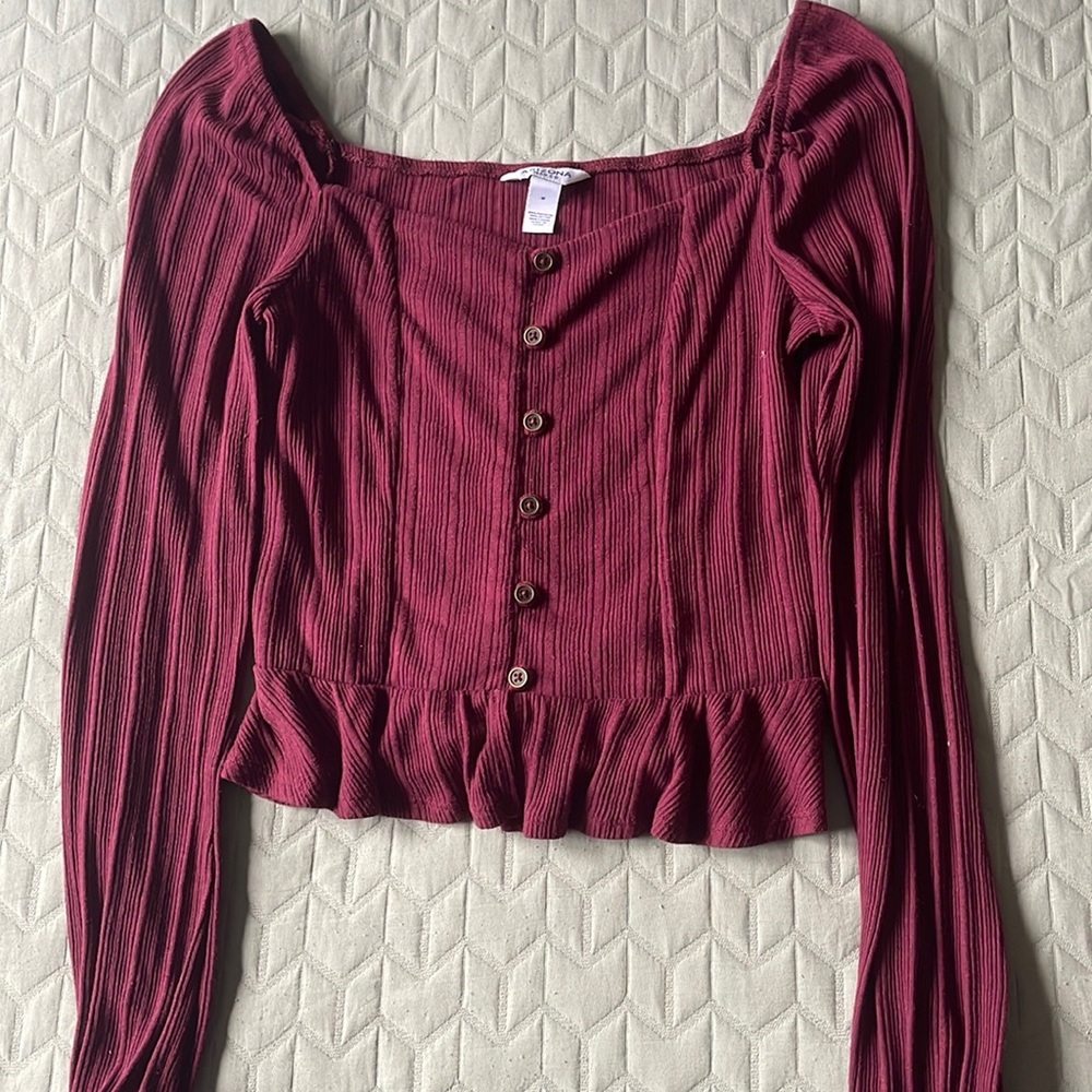 Cropped burgundy long sleeve top